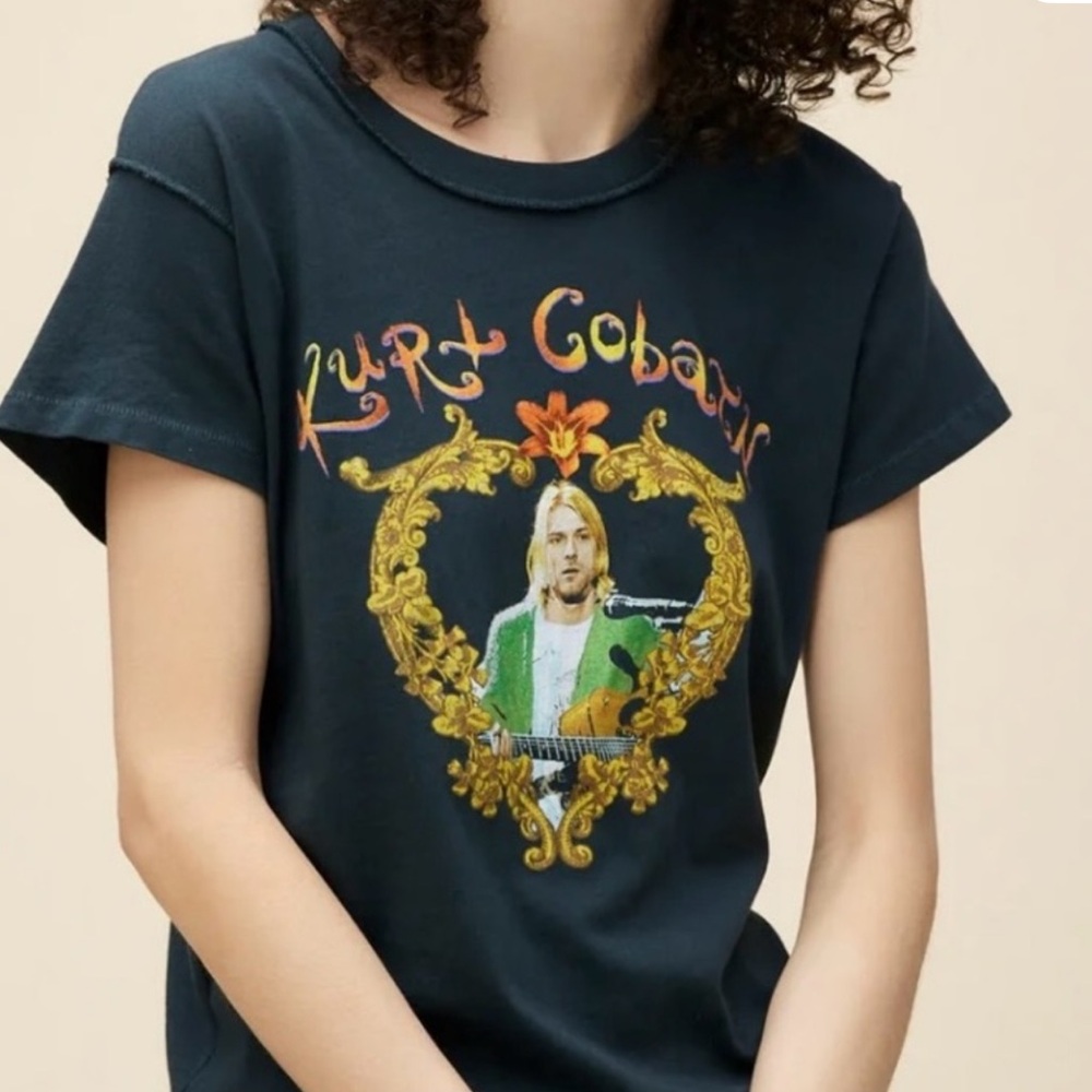 Daydreamer La kurt contain t shirt